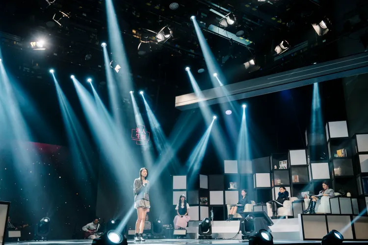 政大高材生鄭馥儀演唱《有一種悲傷》，艾怡良大讚，認：「可直接出道。」踢帕娛樂提供