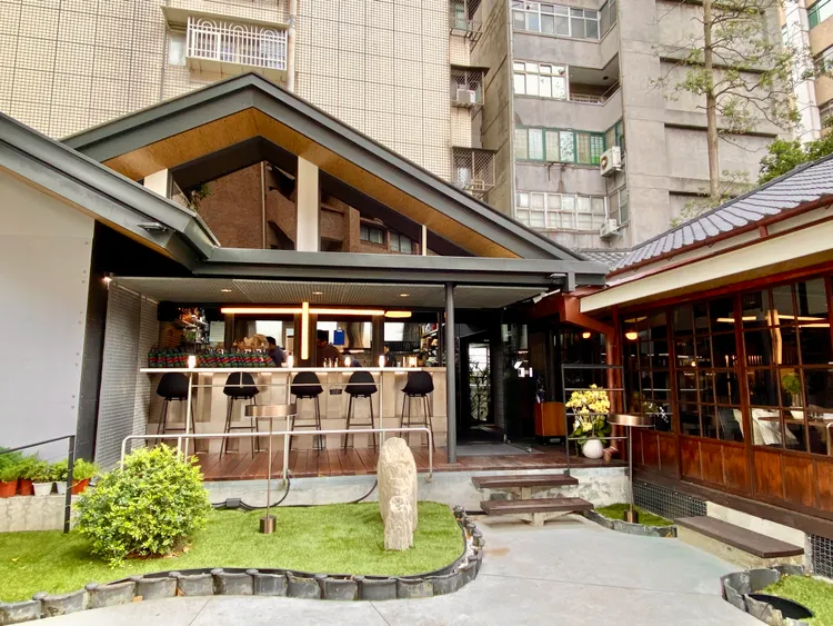 輝室除了本身的日式建築修復外，還於原本的後花園空間打造另一全新建築。莊偉祺攝