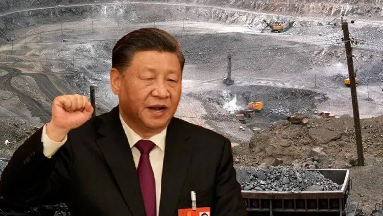 韓媒報導，中國要求韓國企業不得向美國防公司出口稀土產品，否則將受到「制裁」。合成畫面。背景為中國稀土礦場。資料照片