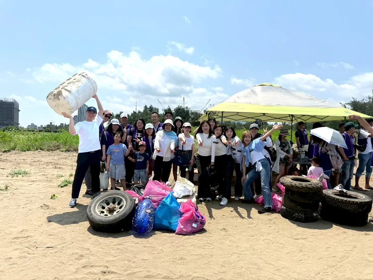 當天共清運寶特瓶、保麗龍、塑膠袋、魚網、廢棄輪胎、食品包裝袋等，總重逾250公斤。業者提供