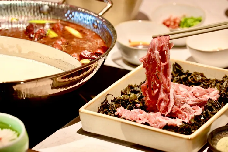 甘香回韻的「茶香醃肉」，從食材擺盤、到口味的細膩講究，呈現視覺與味覺饗宴。業者提供