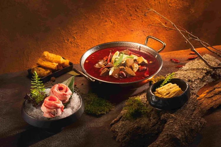 撈王川味麻辣鍋以「辣度三重奏」征服嗜辣饕客，點燃味蕾高潮。業者提供