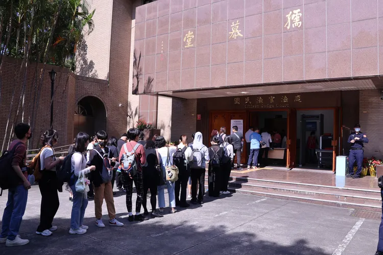 由與法官說會嚴謹審理，這次民眾就沒有浩召前來聲援，不過仍有不少民眾前來聽庭。莊宗達攝