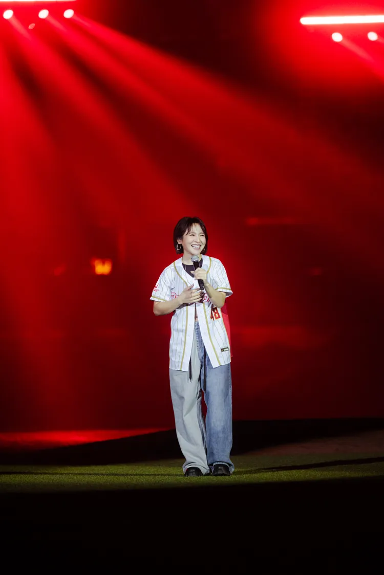 梁文音在大巨蛋帶來精彩演出。味全龍球團提供