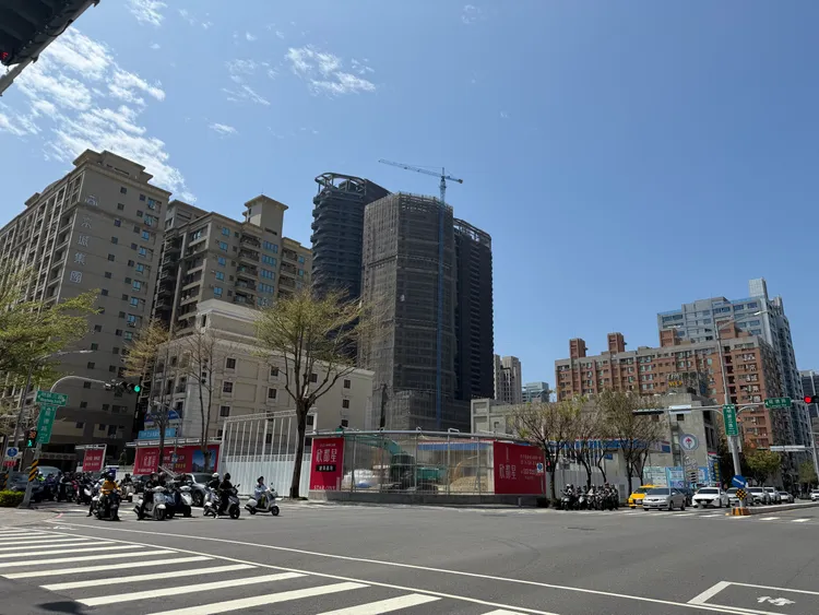 高雄今年預售小宅下半年在農16仍有指標案進場，房價要挑戰坐6望7行情。葉家銘攝