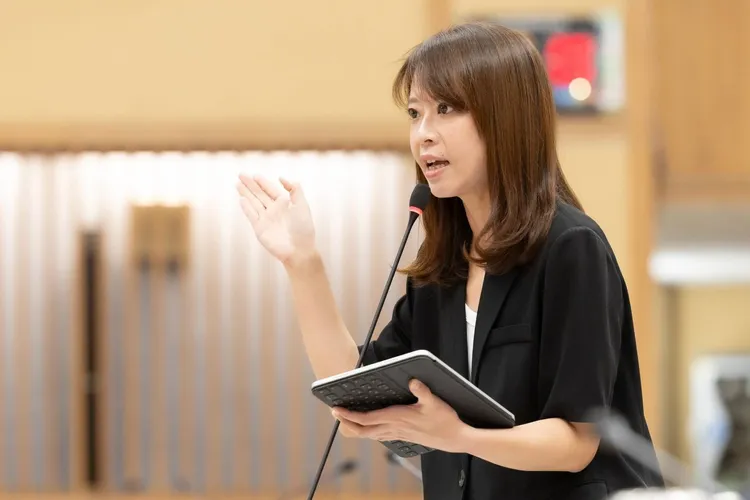 江怡臻質疑，蘇巧慧口口聲聲捍衛國安，卻連自家後院都守不住，如何讓人民相信其治理能力。黨團提供