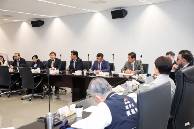 台中市經發局今日邀集產業公協會代表會議。市府提供