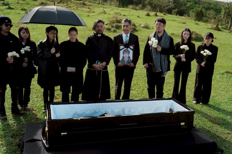 田亞霍在MV扮中親自上陣演往生者。猫少娛樂工作室提供