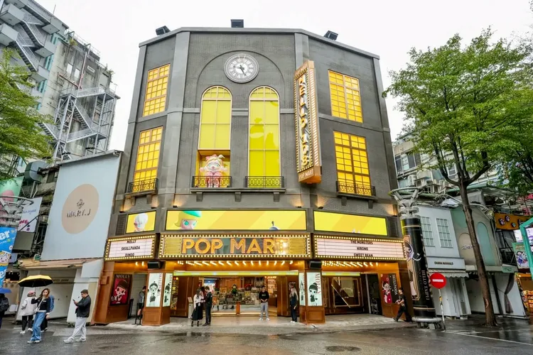 泡泡瑪特盜版充斥，北市消保官籲選對通路、慎選付款方式。取自泡泡瑪特官網