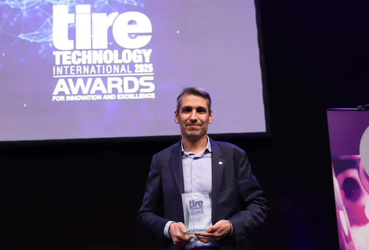 普利司通歐洲子公司 Bridgestone Europe NVSA 消費性輪胎開發負責人 Simone Rando 代表出席頒獎典禮。普利司通輪胎提供