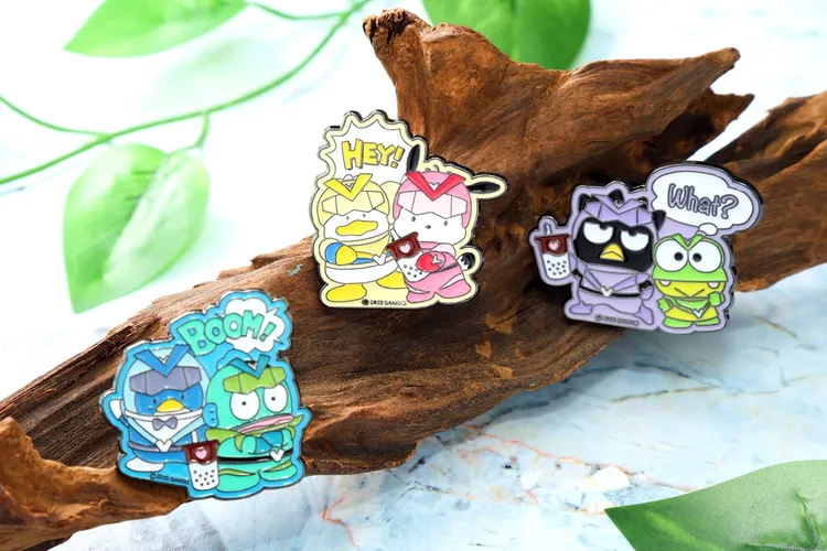 5月即將推出的聯名加價購令有3款「聯名金屬造型胸針」。清心福全提供