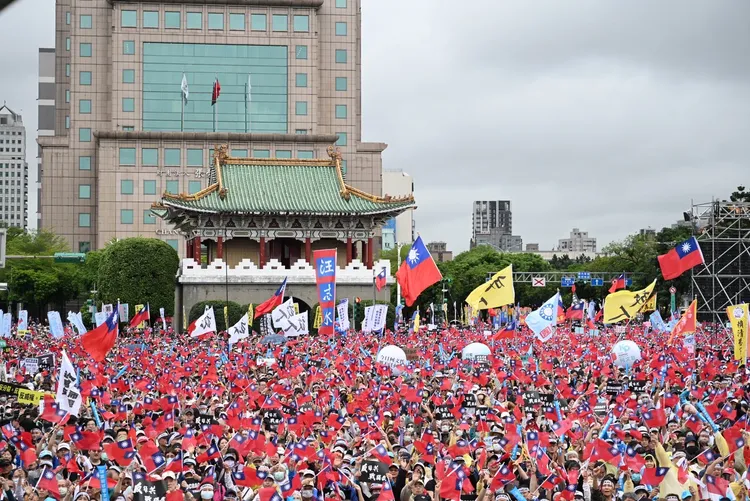 國民黨在4/26舉辦凱道遊行，現場湧入數萬名支持者。國民黨提供
