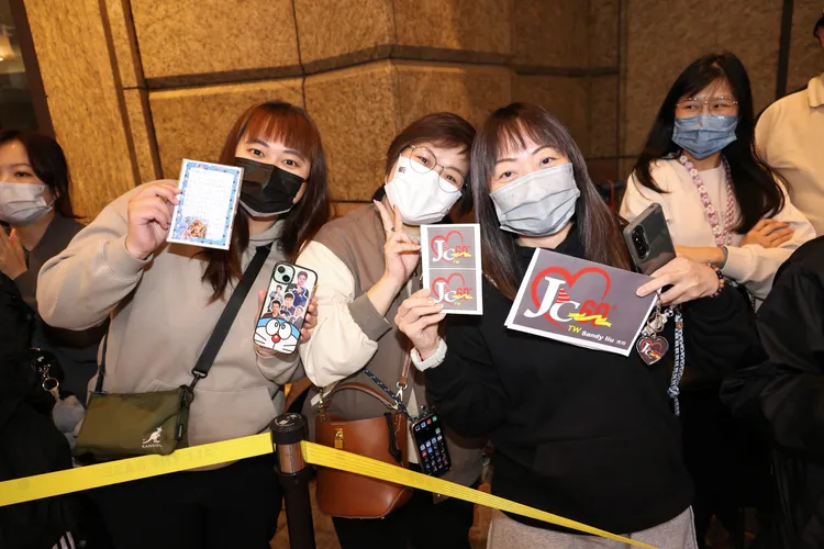 張學友歌迷自製卡片要送給他。彭欣偉攝