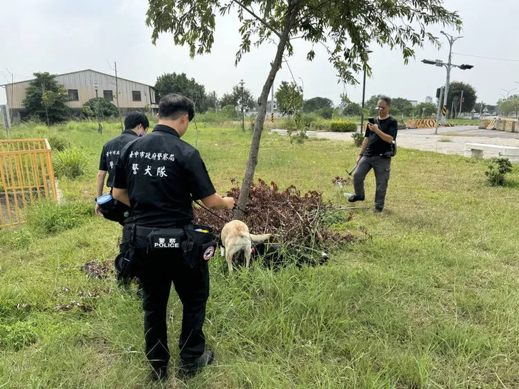 販毒集團以虛擬貨幣賣毒，再派人「埋包」，由「控機」傳訊給買家「挖寶」，完成交易。
