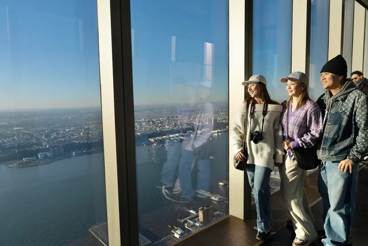 三人在紐約旅遊相當多地方。翻攝自永遠的芹仁臉書