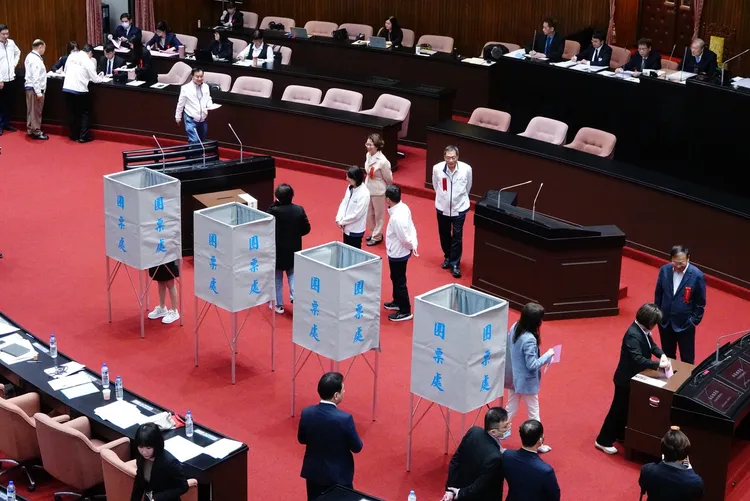 立法院院會 「警察人員人事條例」覆議案投票。莊宗達攝