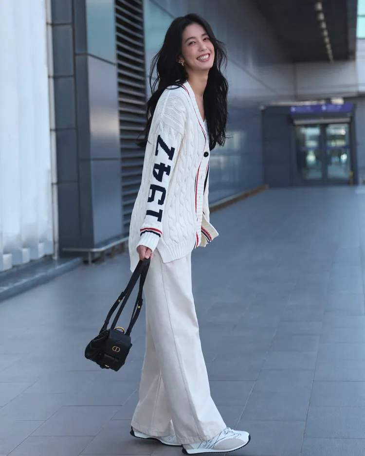 陳庭妮露出招牌陽光笑容。品牌提供