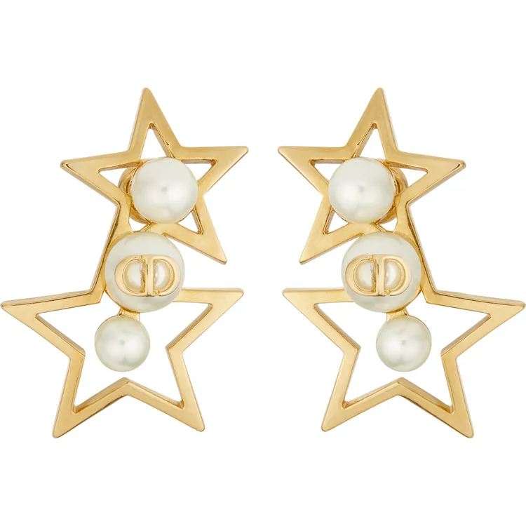 Dior珍珠飾星星金屬耳環，1萬9500元。品牌提供