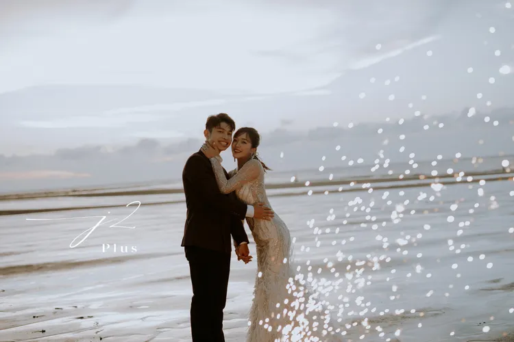 賴慧如與老公劉家銘曾因暴雨延期外景拍攝婚紗。圖／J2 Plus婚紗攝影提供