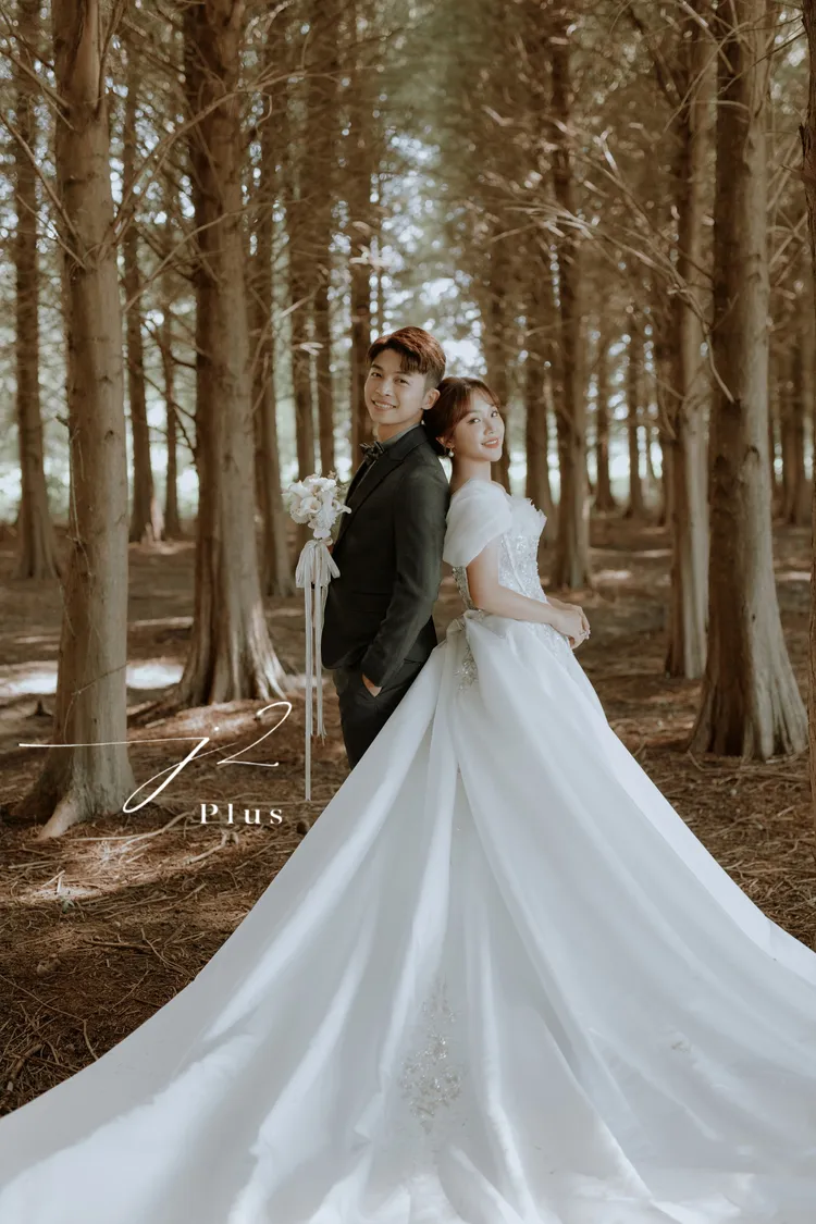 賴慧如喜歡森林浪漫系婚紗。圖／J2 Plus婚紗攝影提供