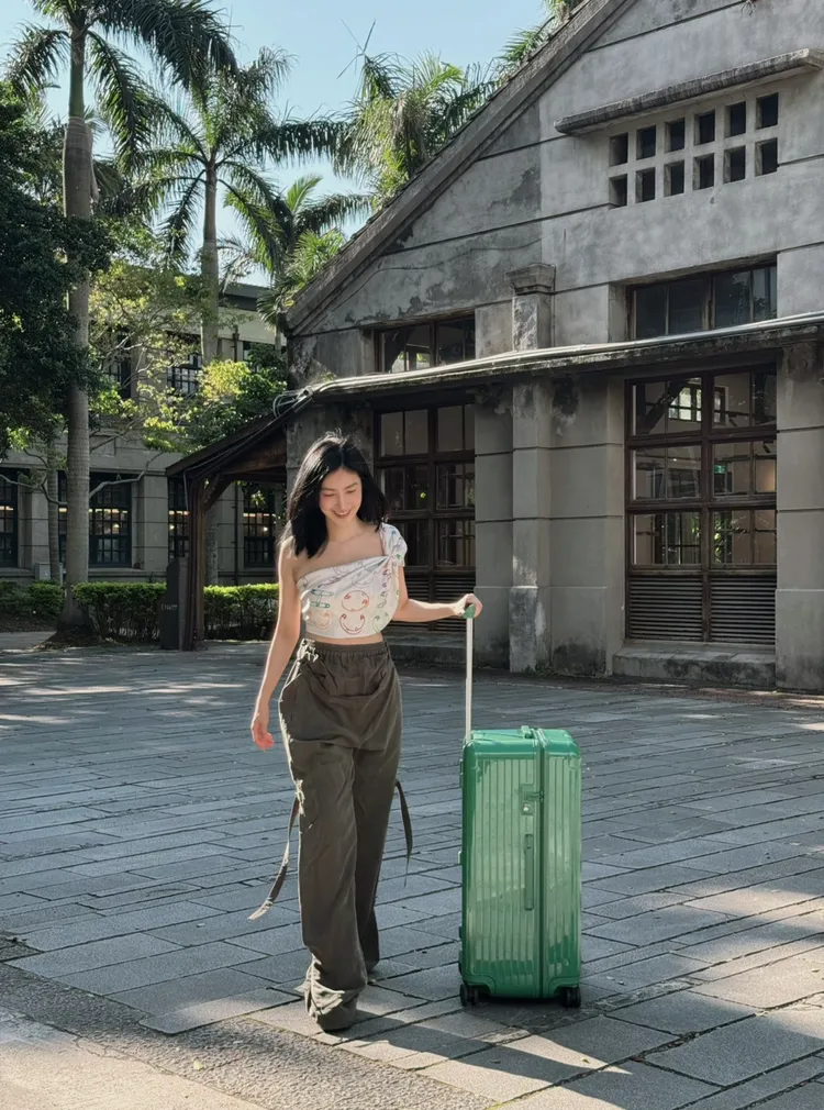 楊謹華選擇搭配Verde仙踪綠Trunk Plus箱。品牌提供