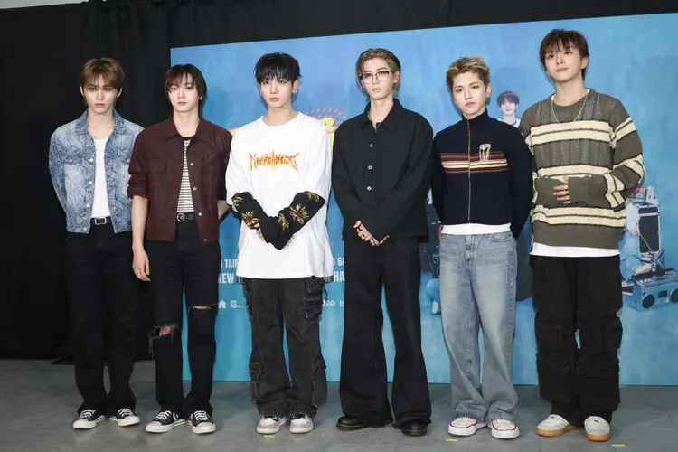 TAESAN（左起）、SUNGHO、JEAHYUN、LEEHAN、RIWOO、WOONHAK首度在台舉行個唱。彭欣偉攝