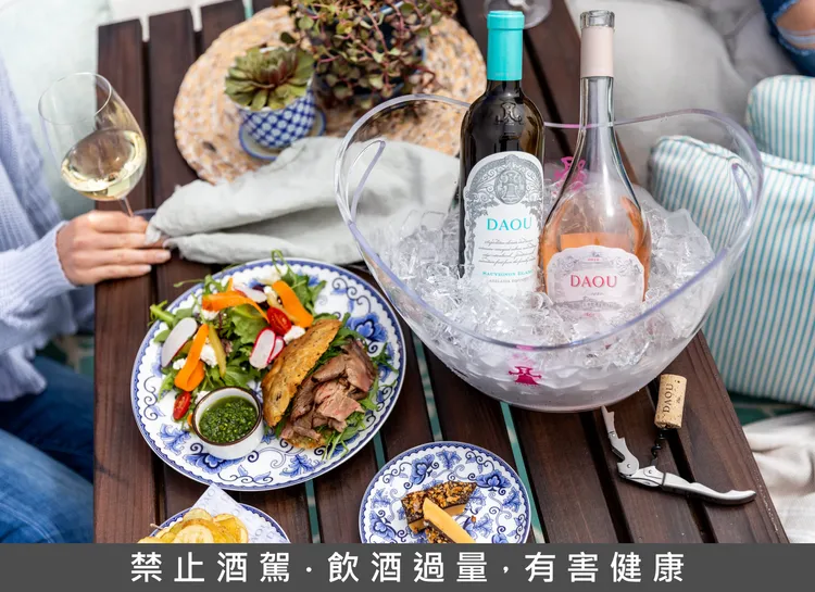 DAOU 達歐莊園將與頂尖經銷商合作，將其葡萄酒引入精品高檔餐廳、精品葡萄酒零售店、旅行零售與高端零售商等專屬場所。業者提供