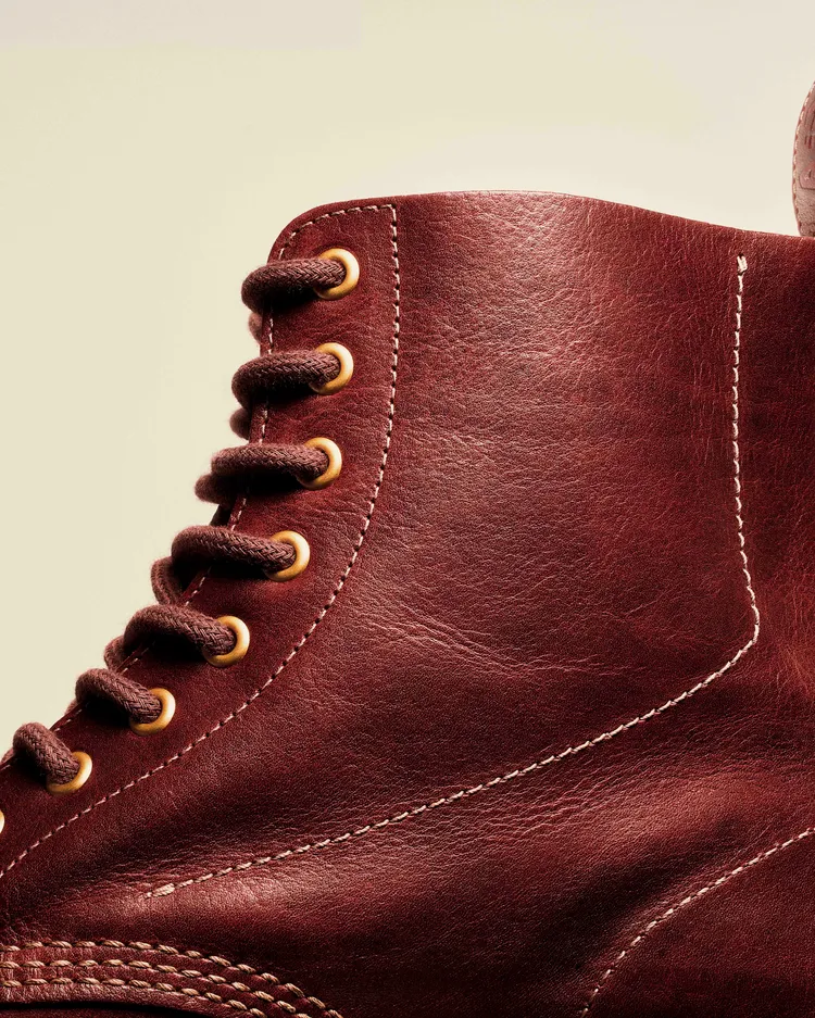 「1460 MIE Pascal Love Letter八孔靴」採用全粒面Classic Calf頂級小牛皮製成。品牌提供