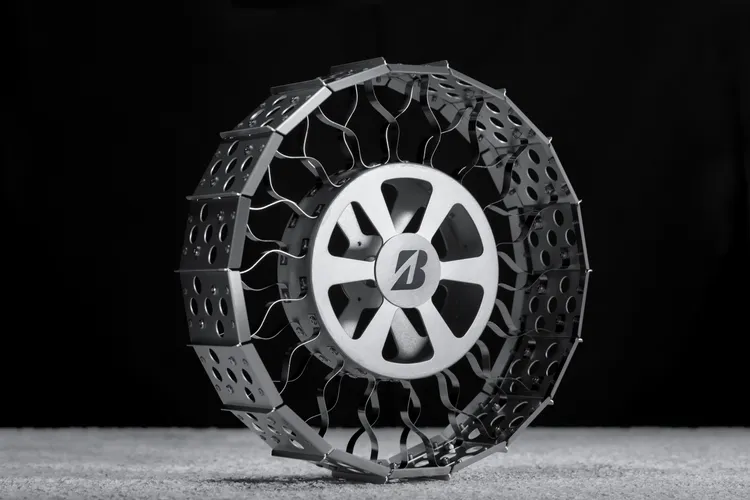 普利司通「AirFree」無氣輪胎技術延伸應用至外太空，期望將在極端月球環境中精進的技術應用於地球上的輪胎，從而進一步創造嶄新價值。普利司通輪胎提供