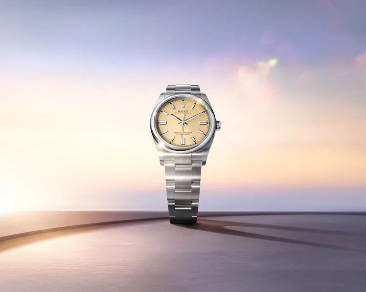 勞力士OYSTER PERPETUAL 36，36mm，蠔式鋼錶殼，沙米色錶面，蠔式錶帶，3230機芯，21萬9500元。品牌提供