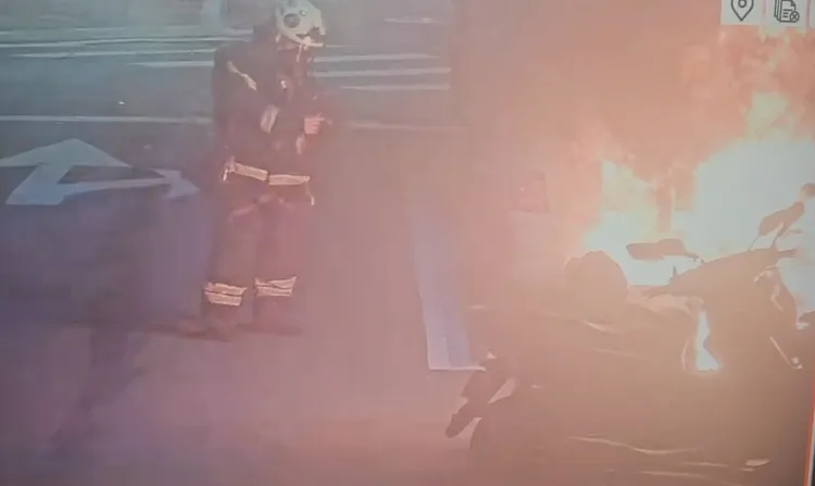 消防人員到場滅火。警方提供