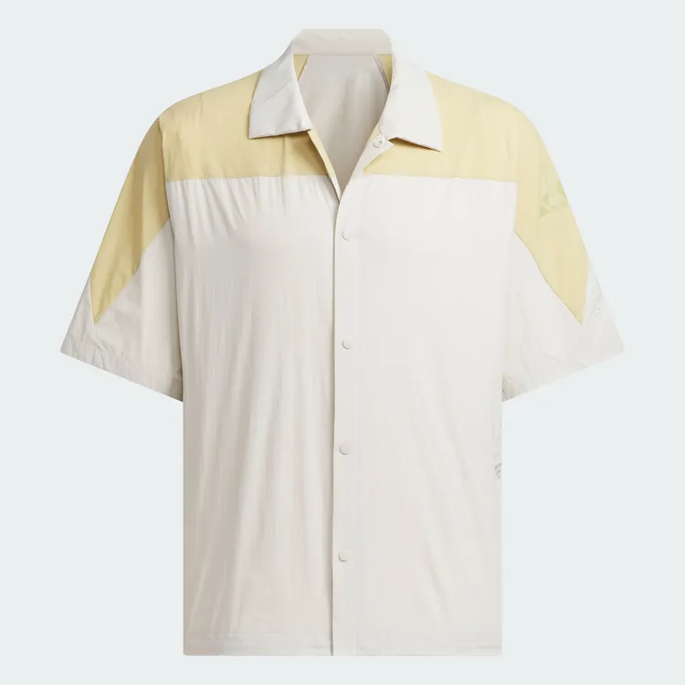 adidas Sportswear黃白配色短袖襯衫，2890元。品牌提供