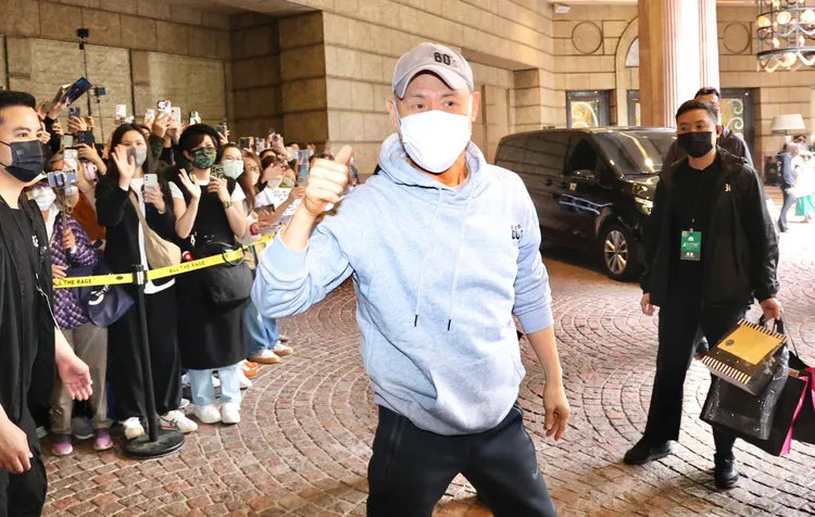 面對媒體關心，張學友比讚表示狀況OK。莊宗達攝