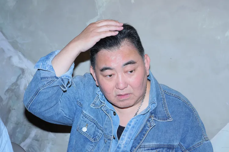 徐亨腦中裝入導流器排水。攝影中心攝