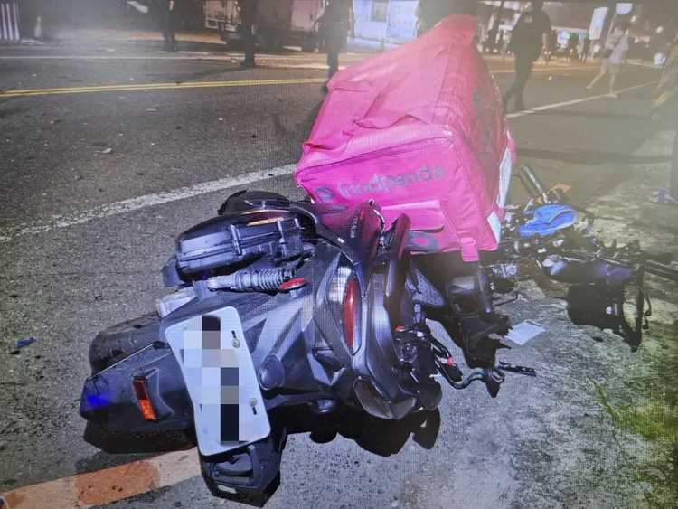 被撞的機車。中壢警分局提供