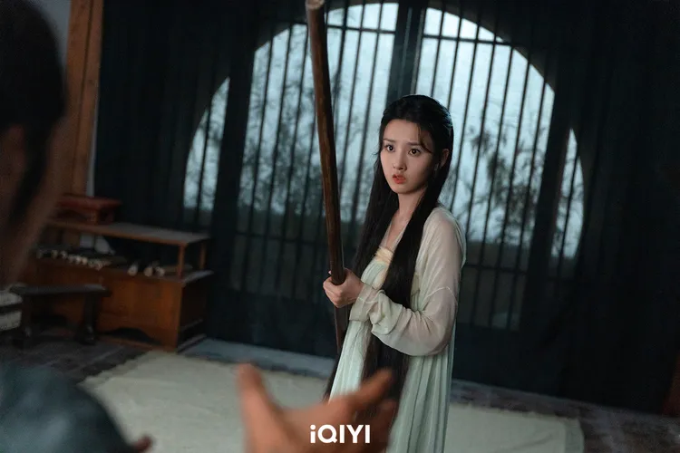 宋祖兒戲裡有陰陽眼。iQIYI愛奇藝國際版提供