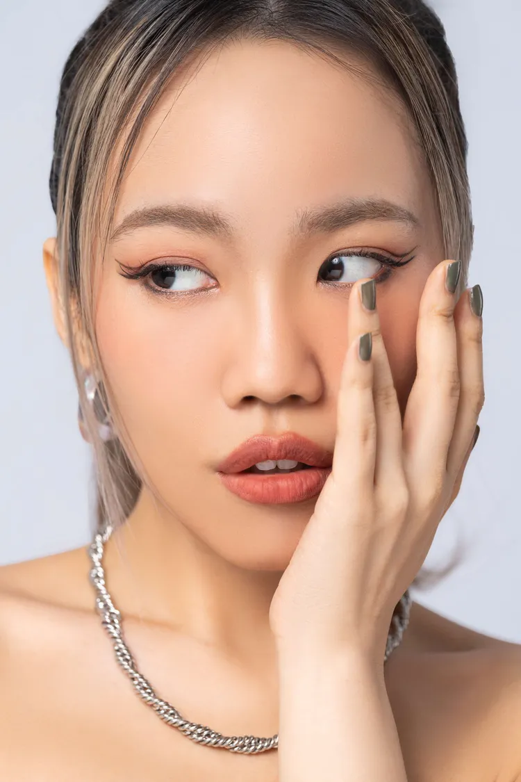 DENA鼓勵擁抱自身獨特美麗。圖／華納音樂提供