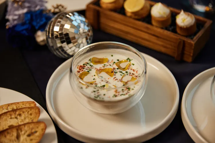 Seasons by olivier e. 酩悅香檳限定套餐「栗子濃湯／炭烤蘑菇／卡布奇諾」。業者提供