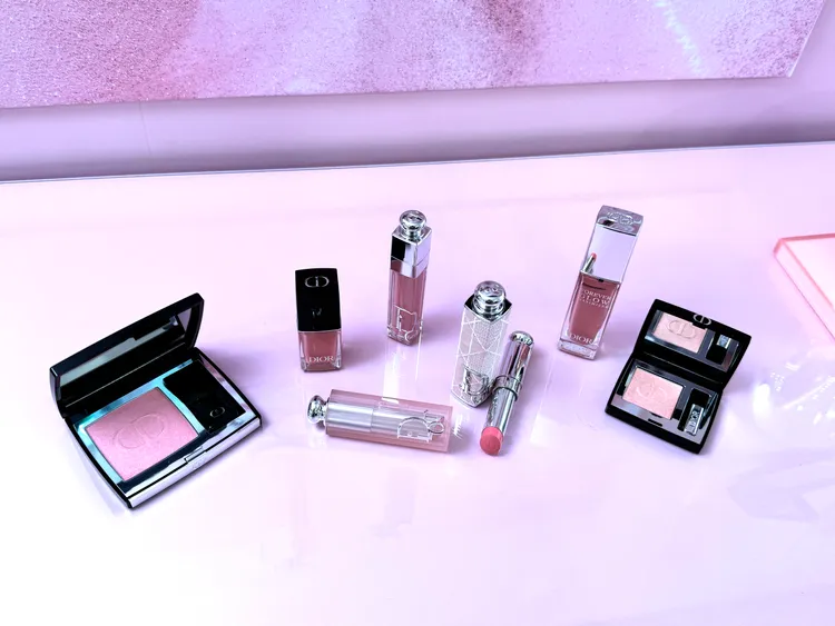 Dior推出TUTU粉漾芭蕾系列，癮誘粉漾潤唇膏1400元、豐漾俏唇蜜1380元、超完美持久亮采露1750元、亮采指甲油1000元。張家玲攝