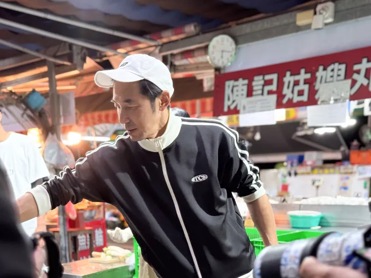 李李仁的加入讓攤主們又驚又喜。華視、三立提供