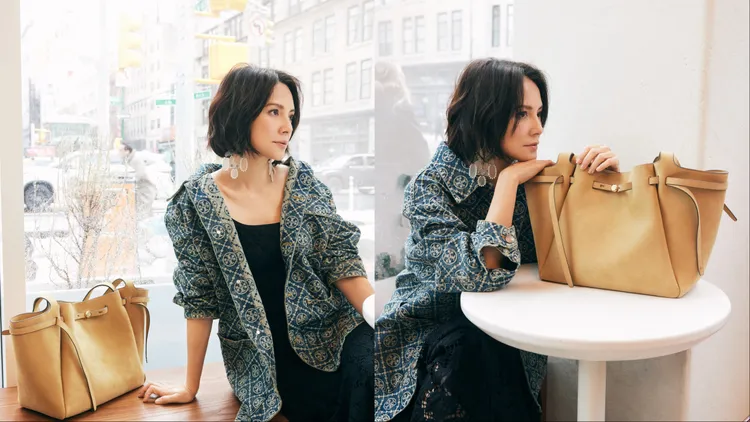 李心潔以自帶份量感的ROMY托特包營造沉穩氣息。品牌提供