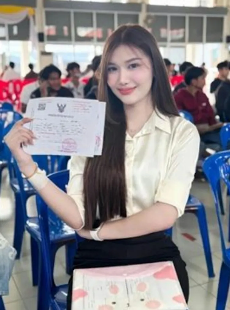 參加徵兵體檢的泰國「準役男」。翻攝NEWS1