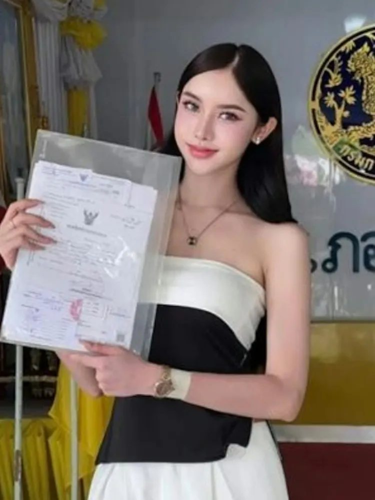 參加徵兵體檢的泰國「準役男」。翻攝NEWS1