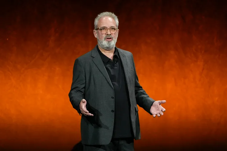 金獎導演山姆曼德斯在電影博覽會發布披頭四傳記電影的好消息。美聯社