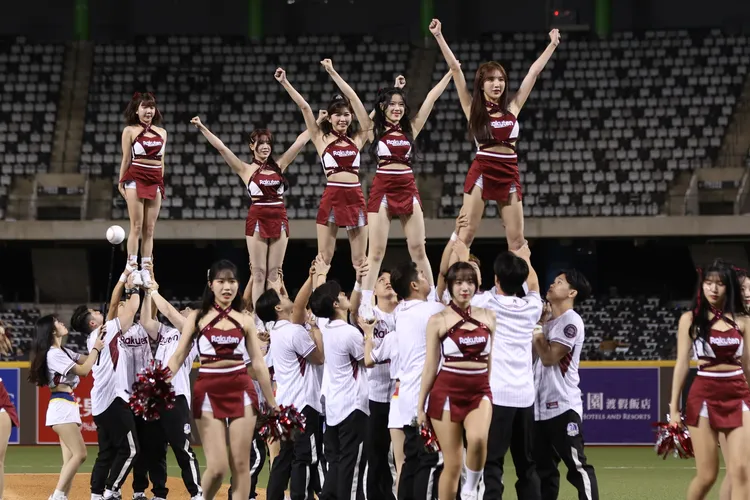 樂天女孩首次挑戰「競技+舞蹈」演出。彭欣偉攝