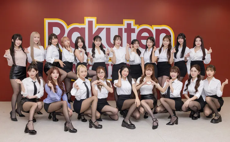 樂天女孩上班族趴大合照。樂天桃猿提供