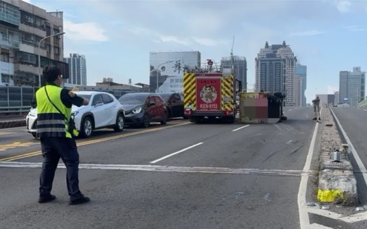 警方到場測繪。翻攝畫面