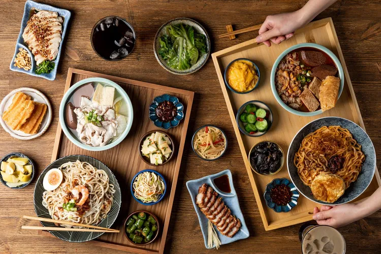 阿達師五星麵舖4/21贈出55折優惠券。業者提供