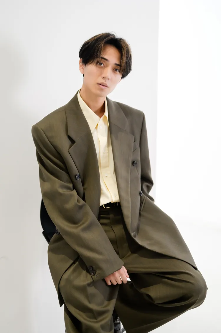 永瀬廉很注重心靈的平衡，收工後會吃美食、找朋友吃飯。大鴻藝術BIG ART提供