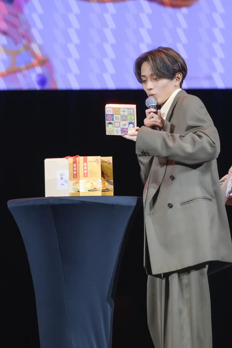 永瀬廉苦惱要買什麼台灣伴手禮給高橋海人。大鴻藝術BIG ART提供